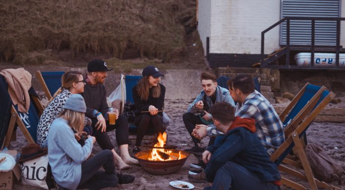 Your Guide to Hosting a Bonfire Party