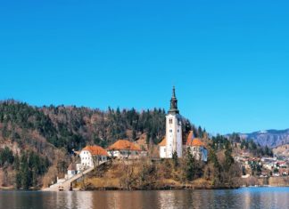 Wandering Helene Will Introduce You to the Local Dishes and Castles In Europe