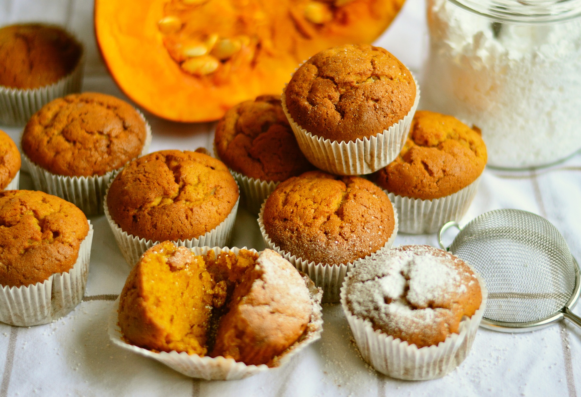 Step Into Fall With These Pumpkin Spice Muffins - My Daily Magazine - Art, ...