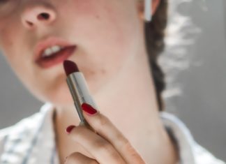 Useful Tips To Pull Off Burgundy Lipstick