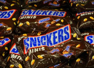 Halloween Candy: Which is Healthier Snickers or Reese’s Peanut Butter Cups?