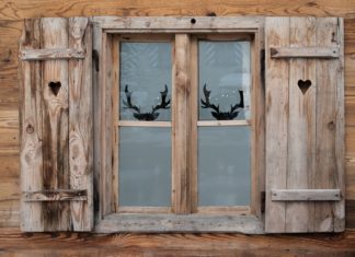 Embrace the Rustic Christmas Décor Trend with These Essentials