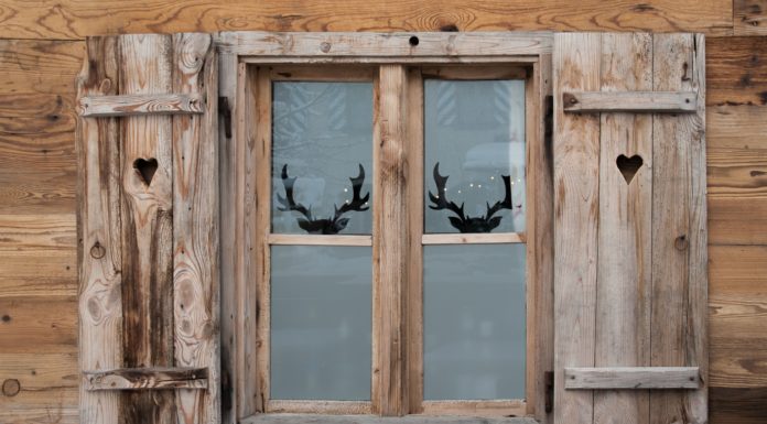 Embrace the Rustic Christmas Décor Trend with These Essentials