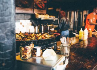 How to Discover the Culinary Scene of a New Country When on a Budget