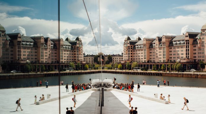 Going Ice Skating This Winter? Keep These Social Distancing Tips in Mind