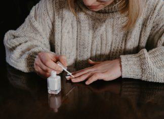 Best Nail Art Ideas for the Trending Squiggle French Manicure