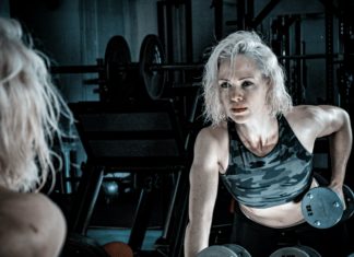 You Should Forget about Getting the Perfect Six-Pack, It’s Overrated A woman working out