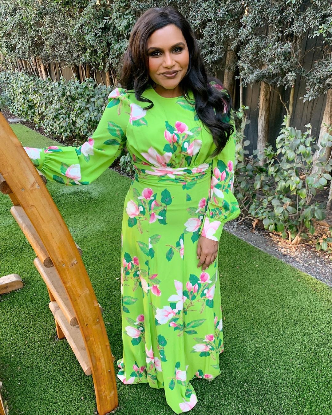 Mindy Kaling is the Queen of Colorful Floral Prints - My Daily Magazine ...