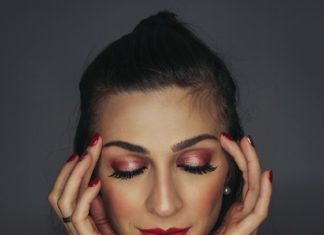 How to Remove Waterproof Mascara Without Losing Your Eyelashes Woman wearing mascara