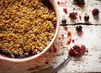 This Fruit Crisp Comes Together in 3 Easy Steps Fruit crisps