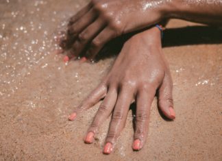 Use Your Nail Art to Embrace the “Coconut Girl” Trend Nail art trends