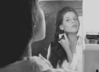 Ways to Prevent Skin Damage Caused by Makeup Applying makeup