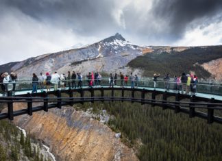 3 Tips for Planning a Budget-Friendly Day Trip A day trip to Banff National Park, Canada.