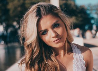 All You Need to Do to Achieve a ’90s Blowout is Follow These Steps Thick hair