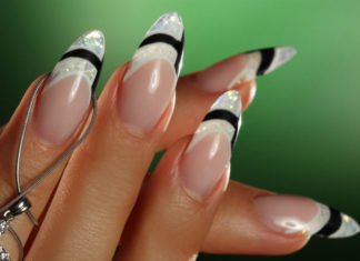 2D Comic Book Nails Are the Nail Art Trend Everyone is Trying Right Now Nail art