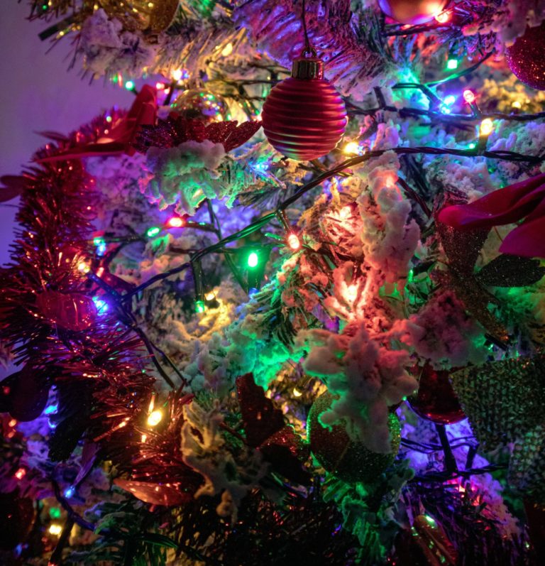 The ‘80s Christmas Tree Trend is Back in All Its Glory - My Daily ...