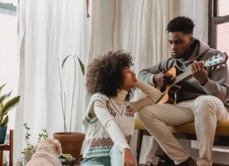 Old-Fashioned Ways Couples Used to Bond That We Need to Bring Back Couple sitting and playing music together