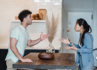 40+ People Reveal When They Knew They Married the Wrong Person