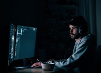 Working At 2 AM: The Pros and Cons Working Late