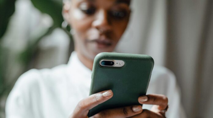 Best Online Resources for Learning a New Language Woman messaging on modern cellphone