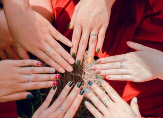 5 Beauty Trends Worth Trying This Summer From Pinterest Photo of Women's Hands with painted nails
