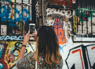 3 Tips & Tricks for Discovering Street Art in New Cities Graffiti in Shoreditch, London, United Kingdom