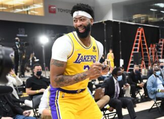Lakers’ Anthony Davis Exits Early in Loss to 76ers Due to Abdominal Strain Anthony Davis at Lakers Media Day in 2021.