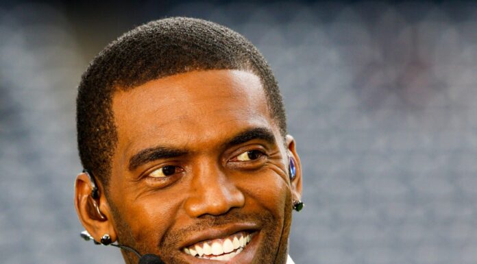 NFL Community Rallies Around Randy Moss Amid Cancer Announcement ESPN NFL Countdown reporter Randy Moss during pre-game between the Oakland Raiders and the Houston Texans at NRG Stadium in Houston, TX in 2017.