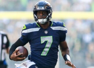 Packers Roll Over Seahawks with 30-13 Victory in Week 15 Seattle Seahawks quarterback Geno Smith in October 2022.