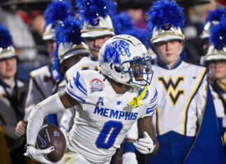 Memphis Triumphs Over West Virginia in Dramatic Frisco Bowl Finish Memphis Tigers receiver Demeer Blankumsee gets up to celebrate after scoring a second quarter touchdown in the Scooters Coffee Frisco Bowl college football game against the West Virginia Mountaineers at Toyota Stadium in Frisco, TX, 17 December 2024