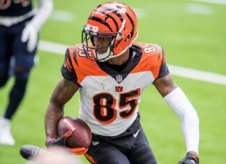 Bengals Triumph Over Broncos in Overtime Thriller to Keep Playoff Hopes Alive Cincinnati Bengals wide receiver Tee Higgins (85) runs after making a catch during the 4th quarter of an NFL football game between the Cincinnati Bengals and the Houston Texans at NRG Stadium in Houston, TX.