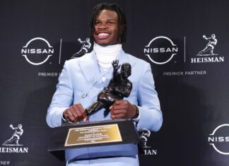 Travis Hunter’s Historic Heisman Win Marks a New Era in College Football Colorado CB/WR Travis Hunter holds the Heisman Trophy at a post award ceremony press conference after winning the 2024 Heisman Trophy at the Marriott Marquis in New York City on Saturday, December 14, 2024.