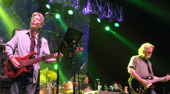 Grateful Dead Honored at the 2024 Kennedy Center Honors Phil Lesh and Bob Weir of the Grateful Dead