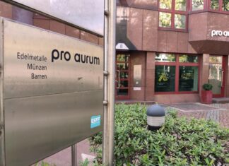 Gold Trader Proaurum Unveils Europe’s Most Expensive Christmas Tree in Munich Pro Aurum branch in Berlin, Germany, where they make gold