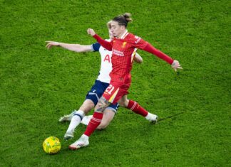 Bergvall’s Winning Goal Sparks Controversy in Tottenham’s 1-0 Victory Over Liverpool Lucas Bergvall of Tottenham Hotspur and Kostas Tsimikas of Liverpool Tottenham Hotspur v Liverpool, EFL Carabao Cup, Semi Final, First Leg, Football, Tottenham Hotspur Stadium, London, UK - 08 Jan 2025.