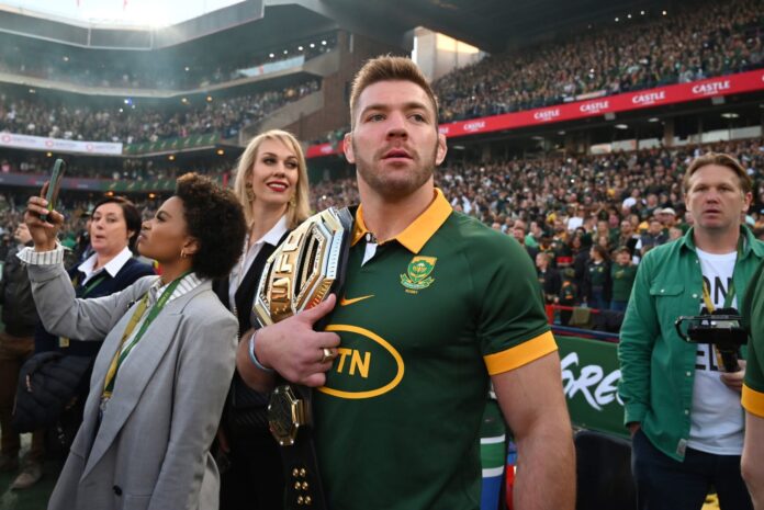 Dricus Du Plessis beats Sean Strickland UFC